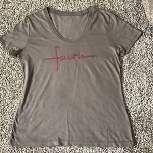 Tee w/ rhinestone “faith “ decor ✨✨